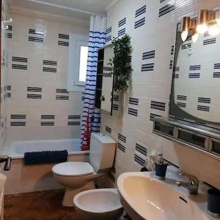 Spacious Family Flat Centrally Located. Palamos